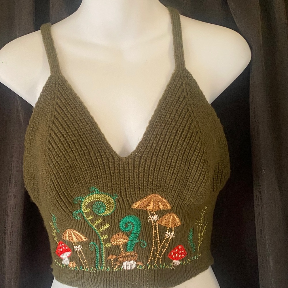 Forest Green Embroidered Knit Crop Top - Picture 2 of 5
